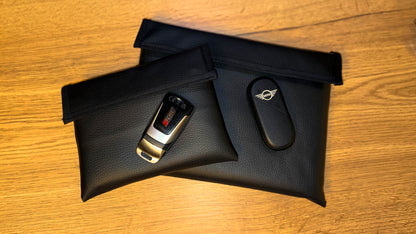 Aboned Shield– Premium Schlüssel- & Kartenschutztasche (Handmade in Germany)